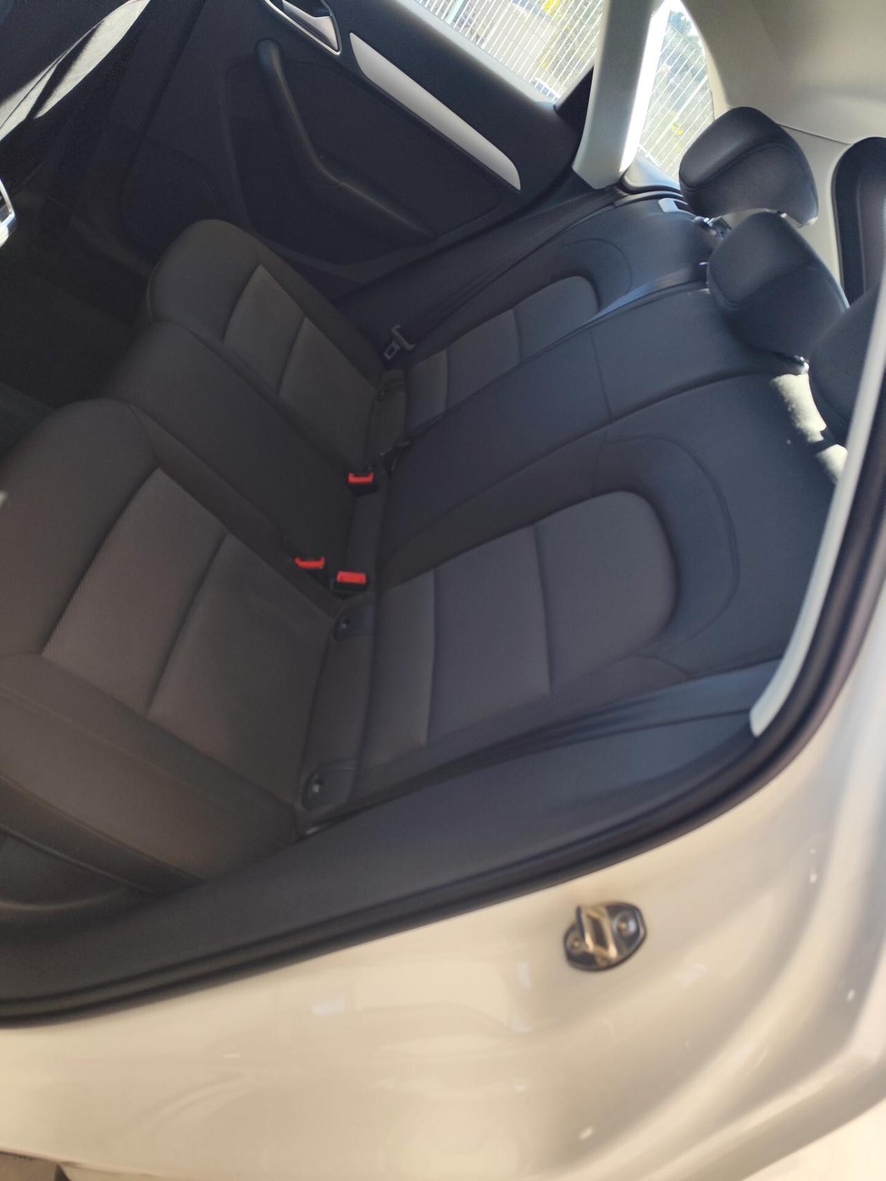 Audi Q3 2.0 TDI 120 CV Sport