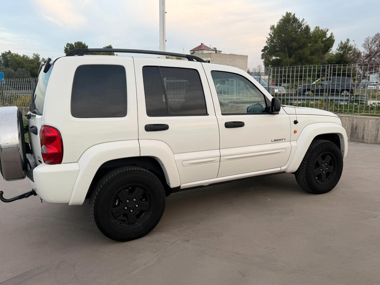 Jeep Liberty 3.7 V6 4X4 automatico 212cv