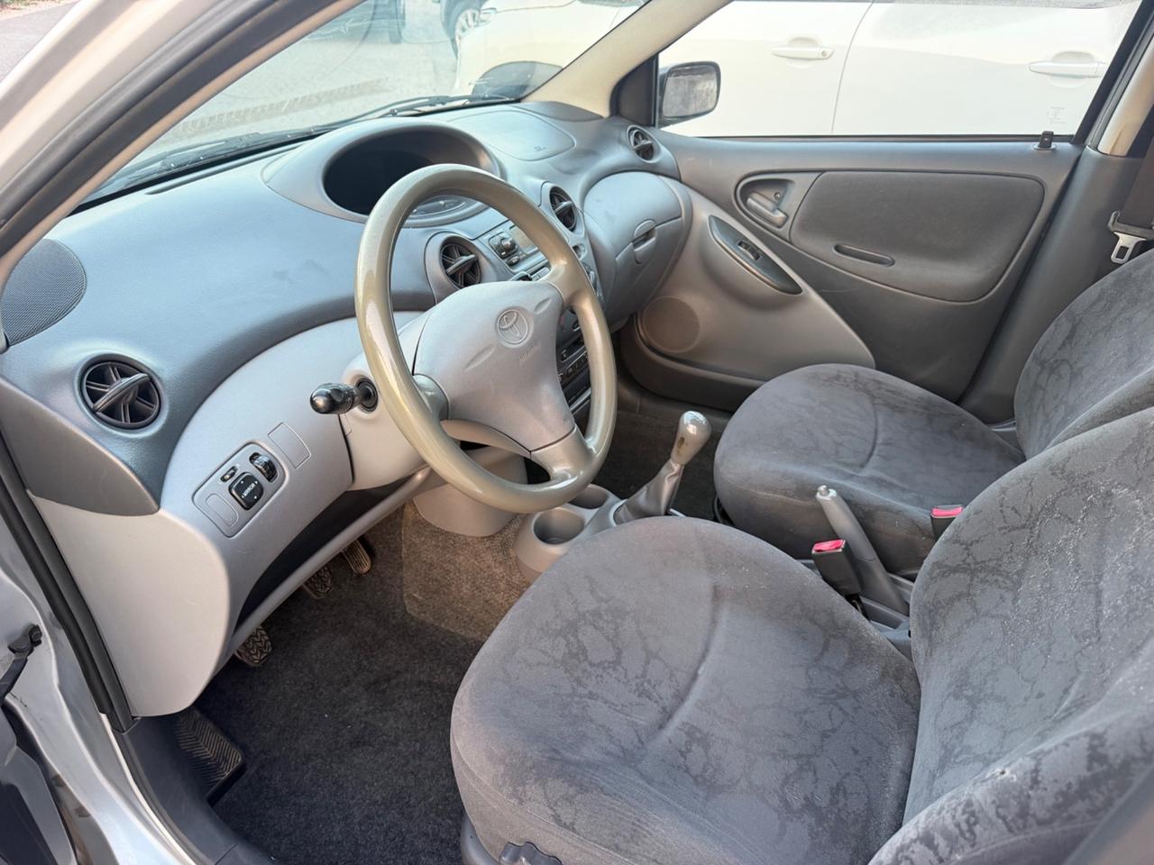 Toyota Yaris 1.0i 16V cat 5 porte Sol