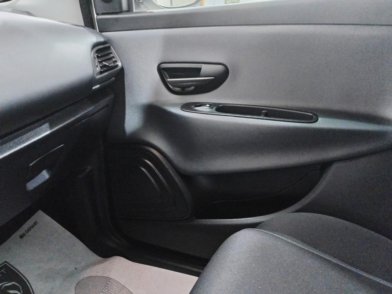 Lancia Ypsilon 1.2 69 CV 5 porte Silver
