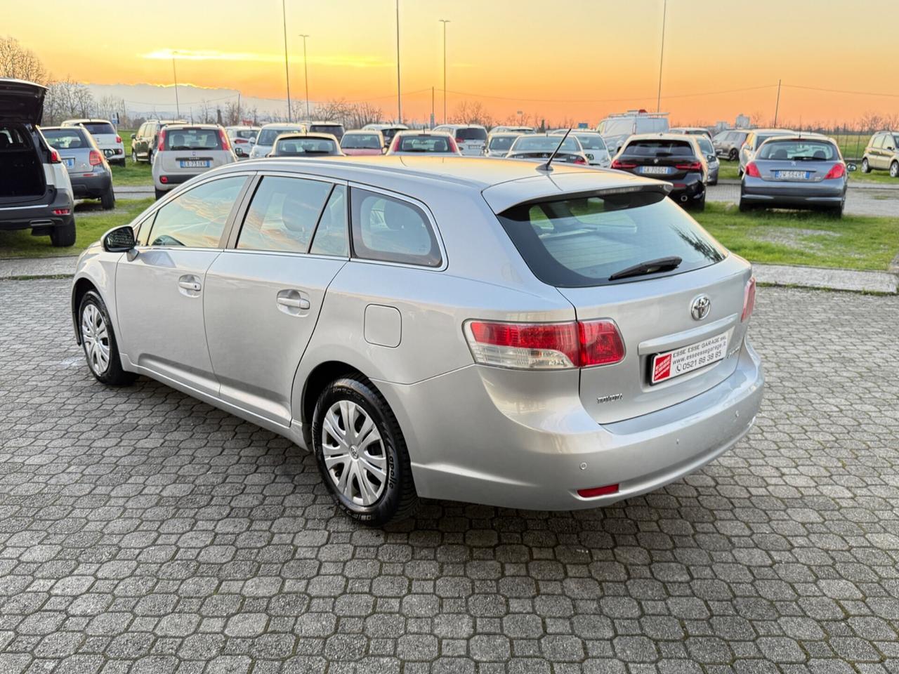 Toyota Avensis 2.0 D-4D SW|UNIPRO