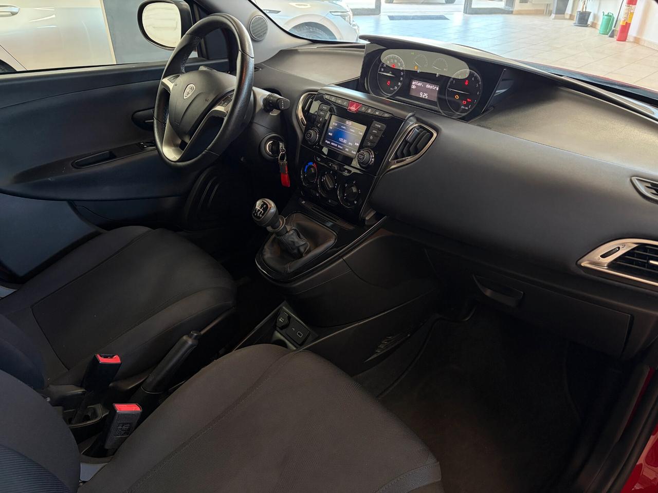 Lancia Ypsilon 1.0 FireFly 5 porte S&S Hybrid Ecochic Silver