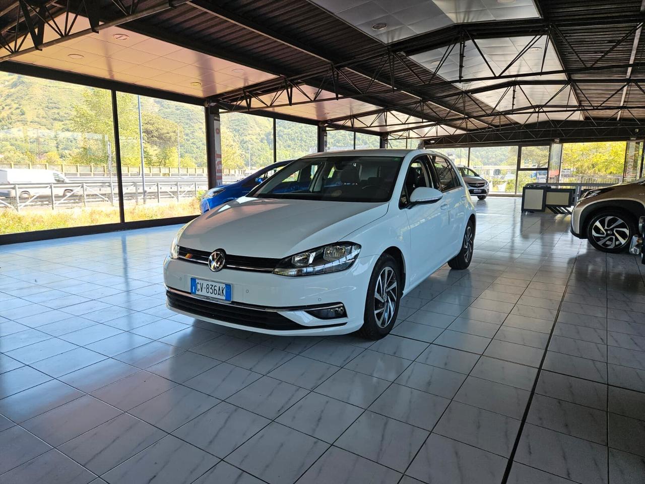 Volkswagen Golf 1.0 TSI 110 CV DSG Sound Edition