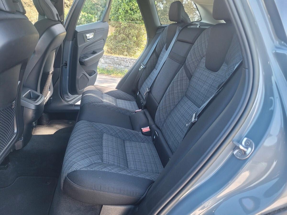 Volvo XC 60 B4 (d) AWD automatico Core