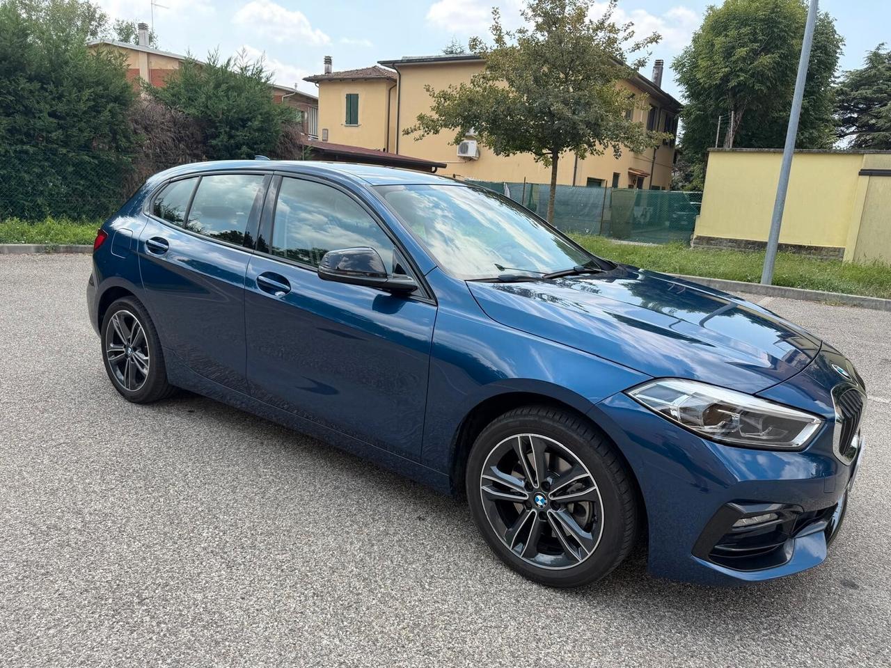 BMW 116 d - AUT. - NAV. - NEOP. - 12 MESI DI GARANZIA -