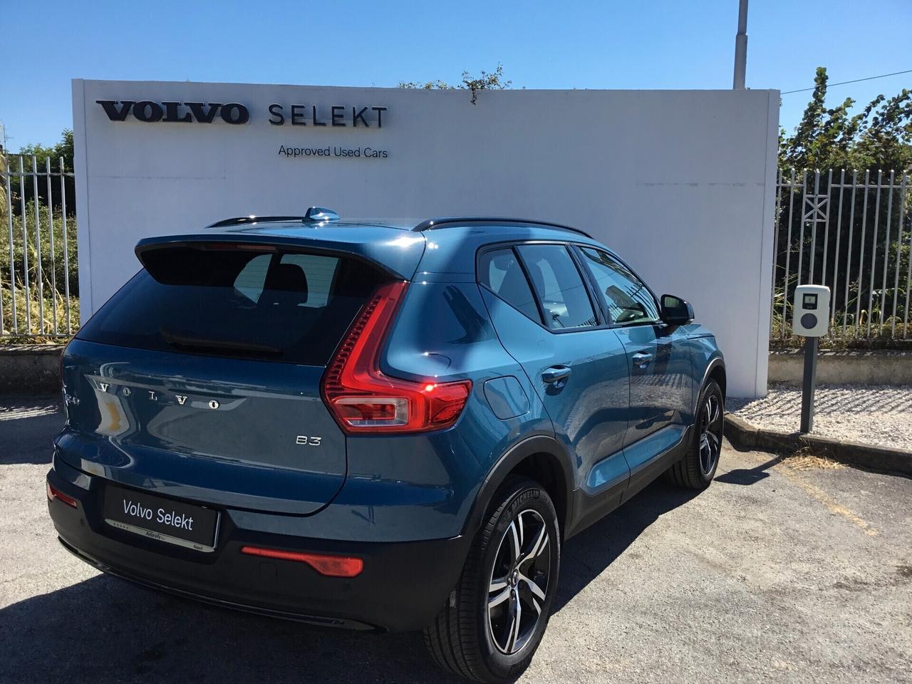 Volvo XC40 B3 automatico Plus Dark