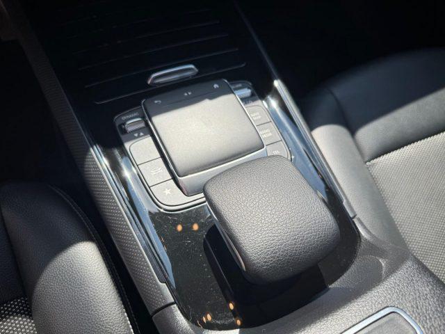MERCEDES-BENZ GLB 200 d Automatic Business