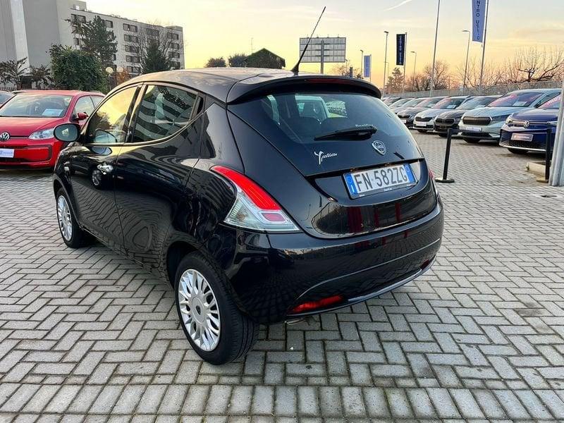 Lancia Ypsilon 1.2 69 CV 5 porte Silver