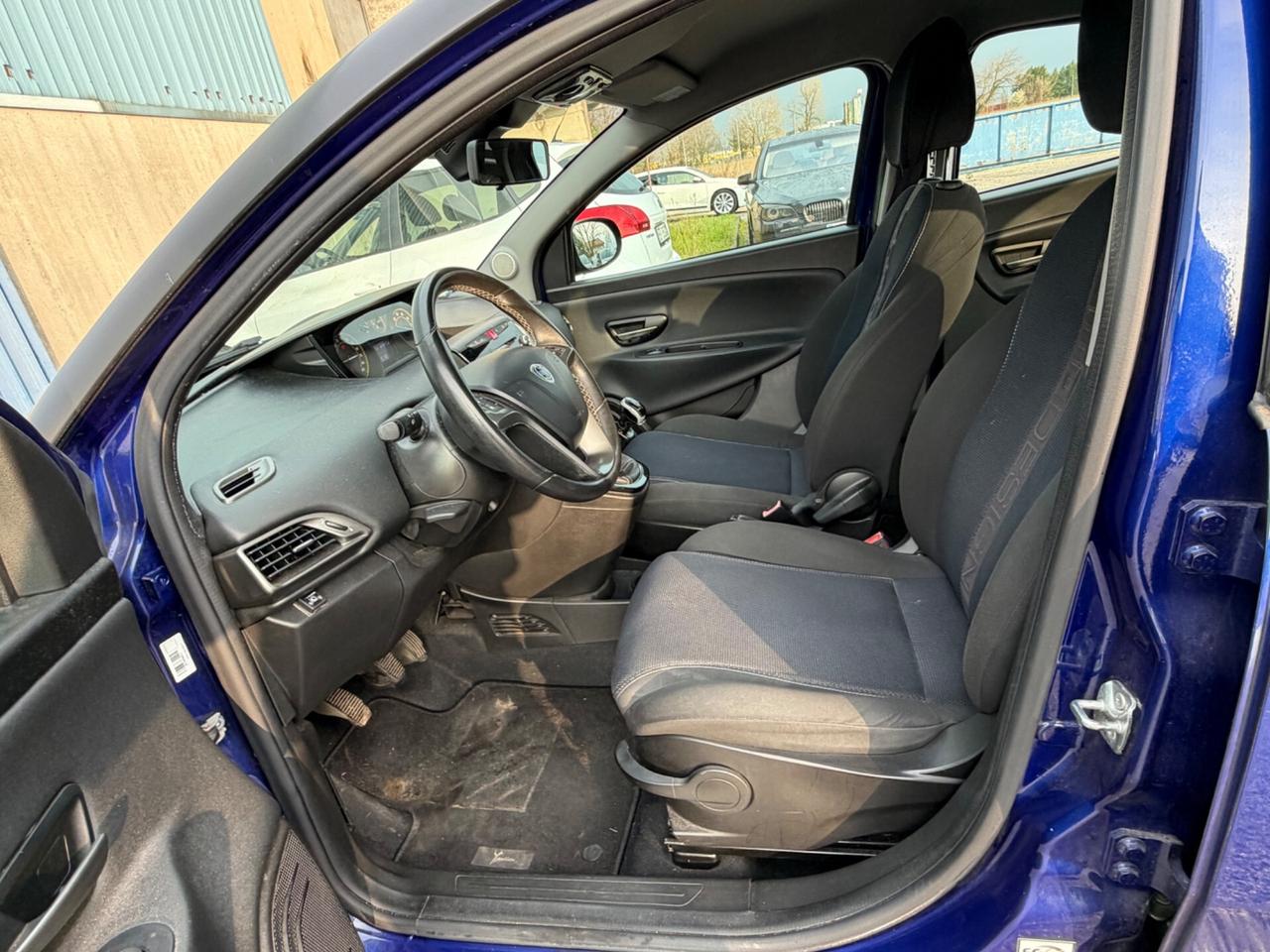 Lancia Ypsilon 1.2 69 CV 5 porte GPL Ecochic Silver