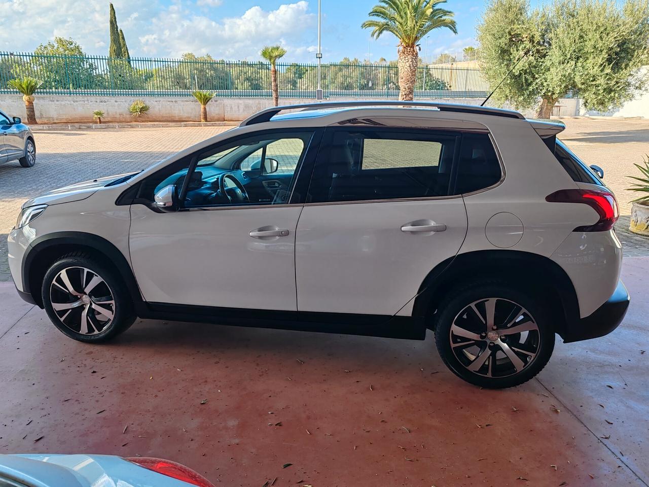 Peugeot 2008 1.6 HDI Allure - NAVI