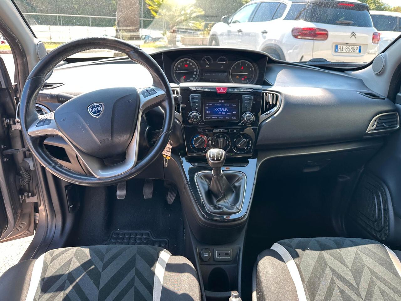 Lancia Ypsilon 1.3 MJT 16V 95 CV 5 porte S&S Platinum NEOPATENTATI