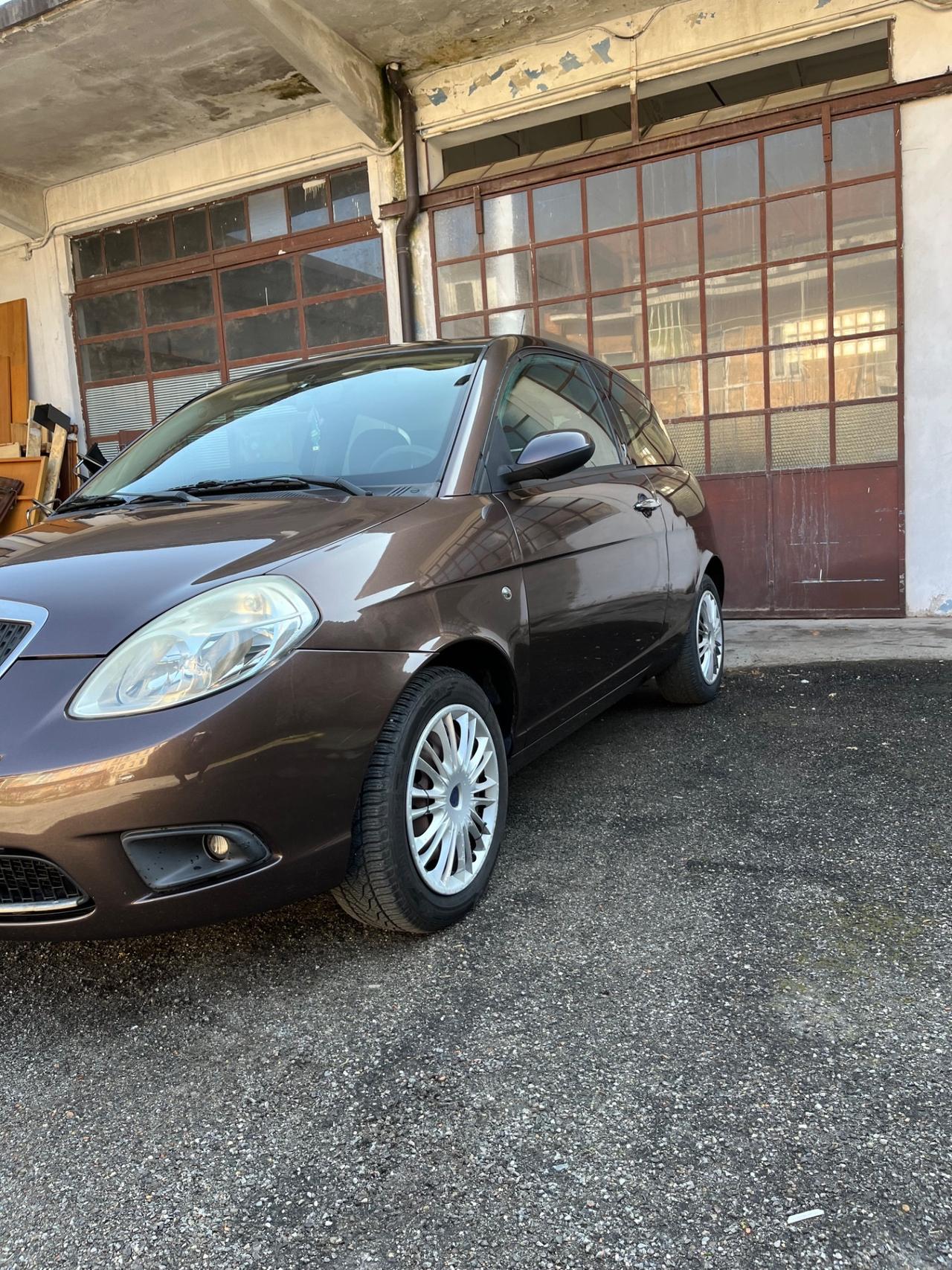Lancia Ypsilon 1.2 Argento