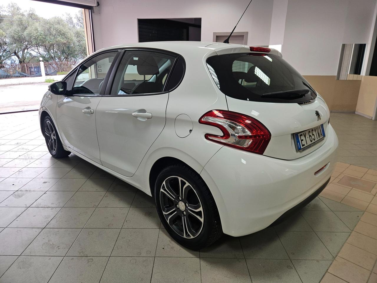 Peugeot 208 1.4 HDi 68 CV 5 porte Allure