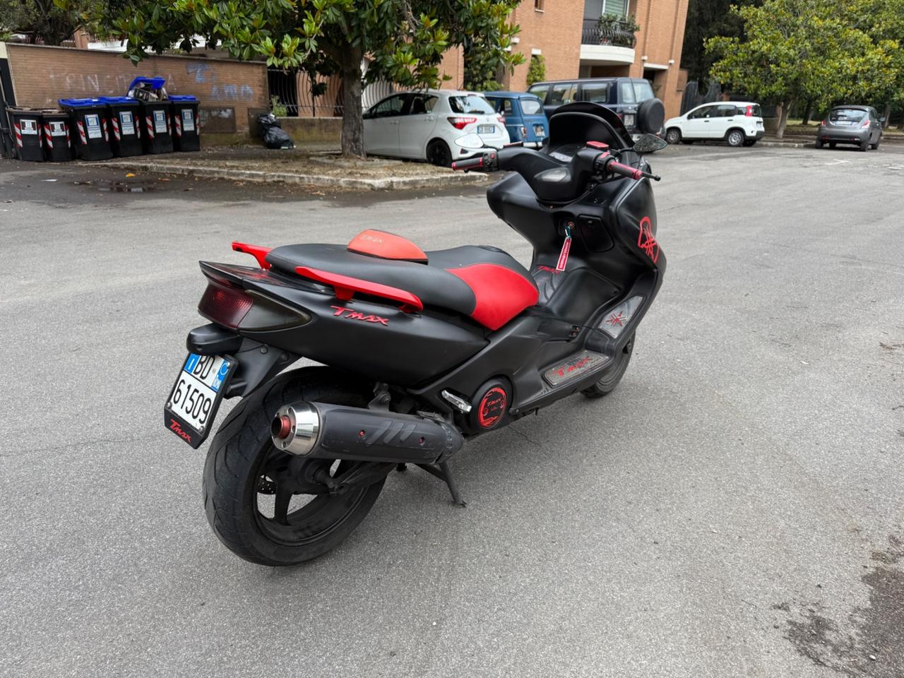 Scooter in buone condizioni generali, motore completamente rifatto. Pronta consegna tel 3348283508 disponibile in zona torrino eur