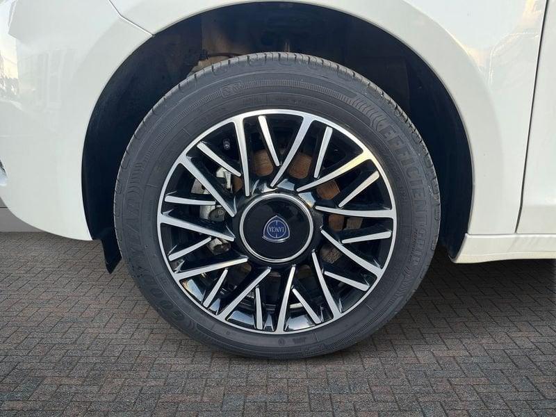 Lancia Ypsilon Ypsilon 1.0 firefly hybrid Gold s&s 70cv