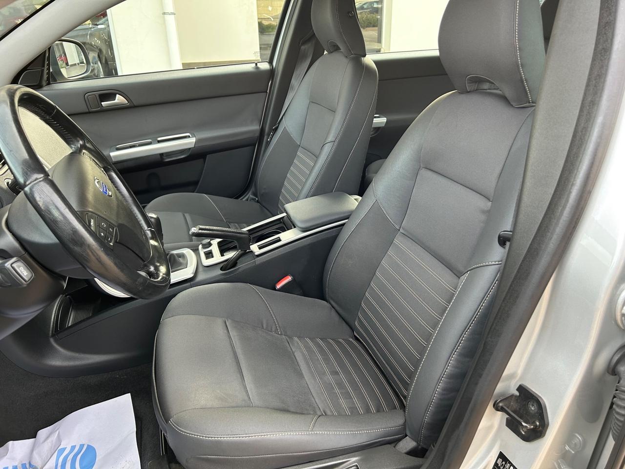 Volvo V50 D2 R-design