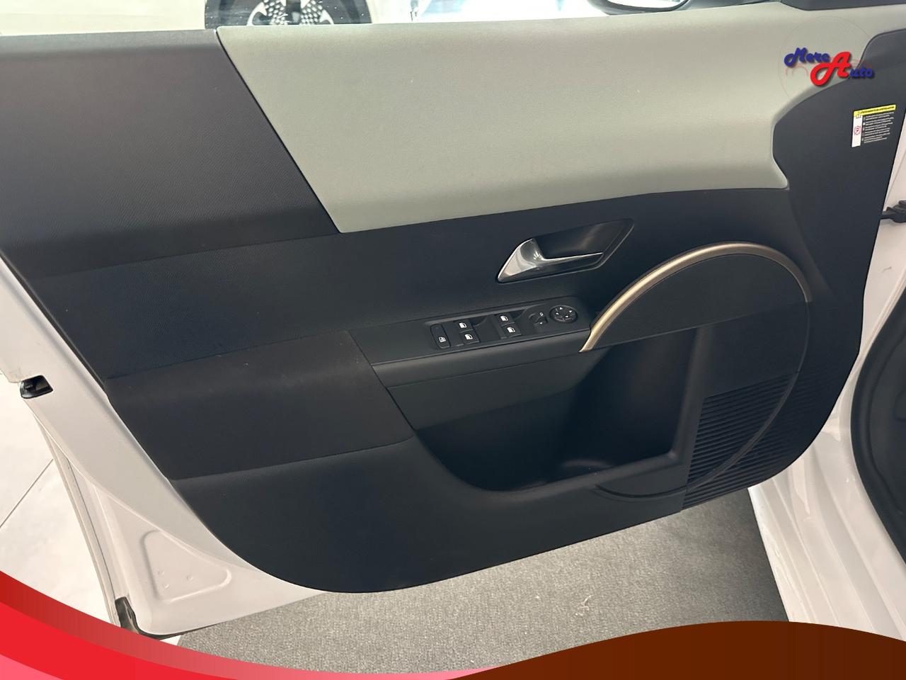 LANCIA Ypsilon Hybrid e-DCT