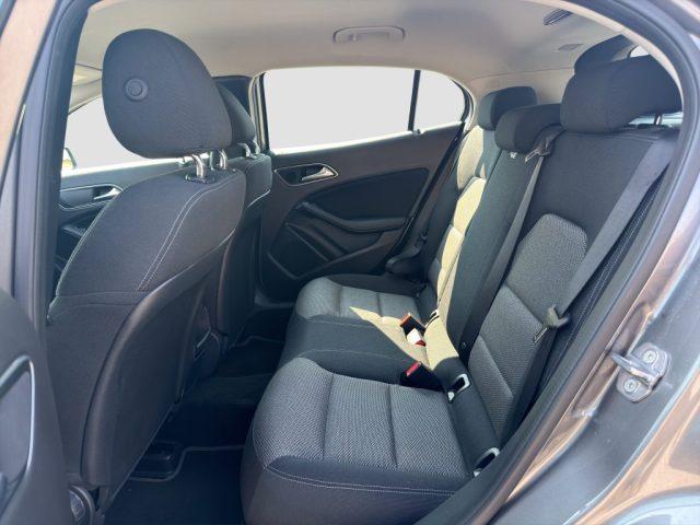 MERCEDES-BENZ CLA sse GLA GLA 200 d Automatic Business