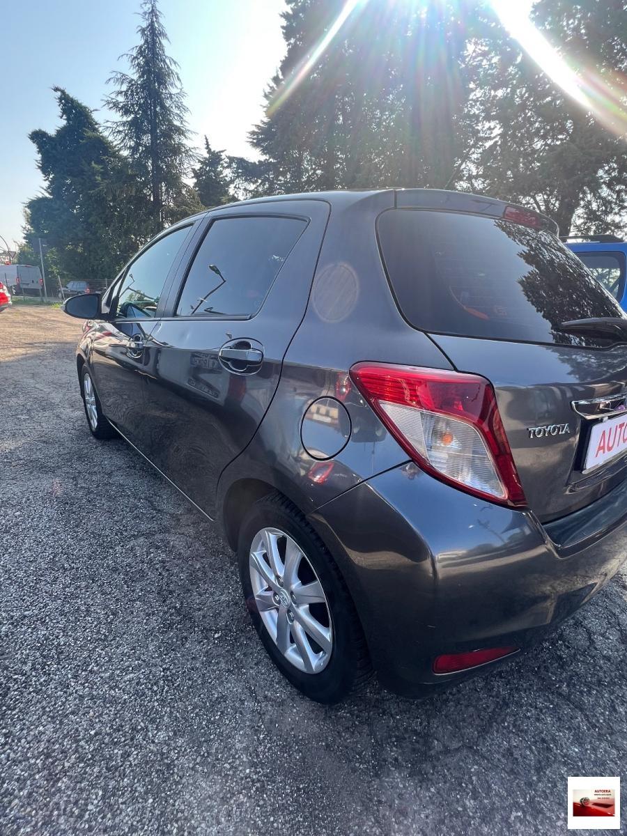 TOYOTA - Yaris - 1.0 5 porte Lounge