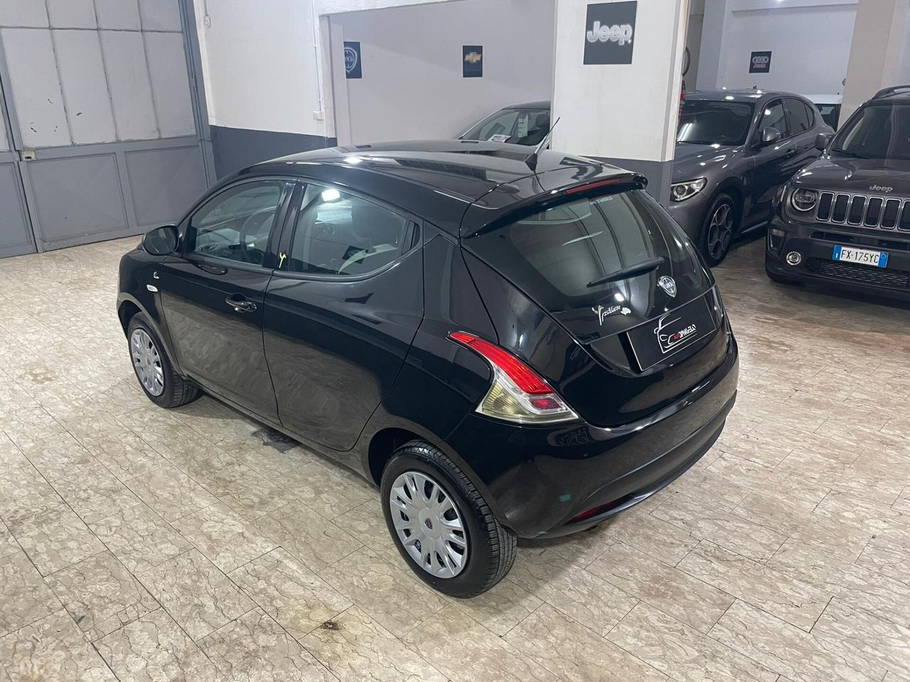 Lancia Ypsilon 0.9 TwinAir 85 CV 5 porte Metano Ecochic Gold