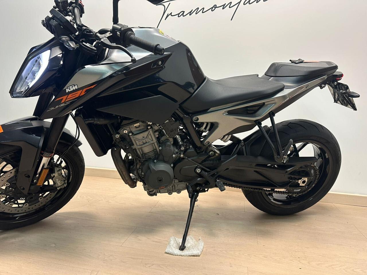 KTM DUKE 790 SCARICO MIVV DA 99€ AL MESE