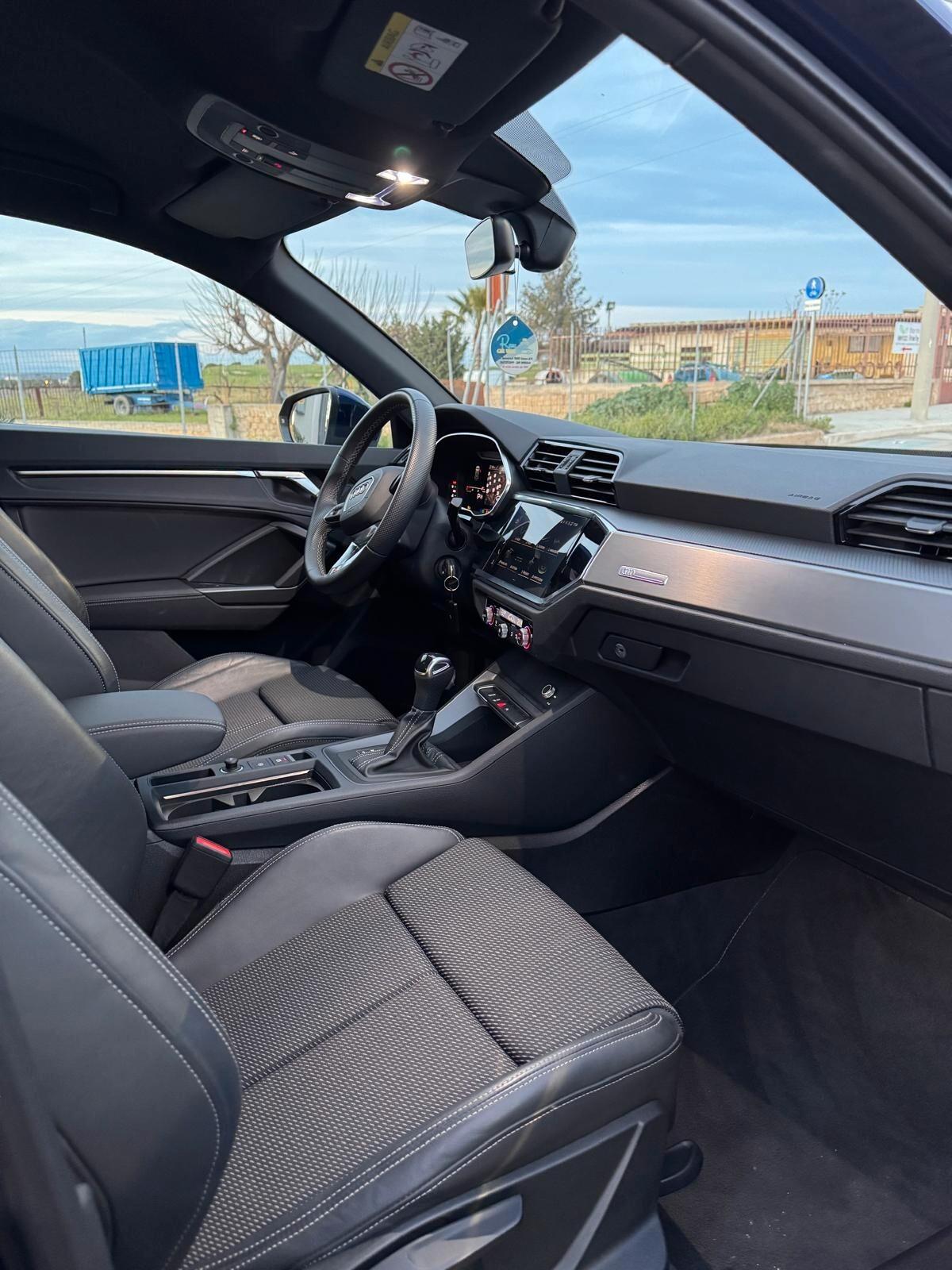 Audi Q3 35 TDI S tronic Identity Black