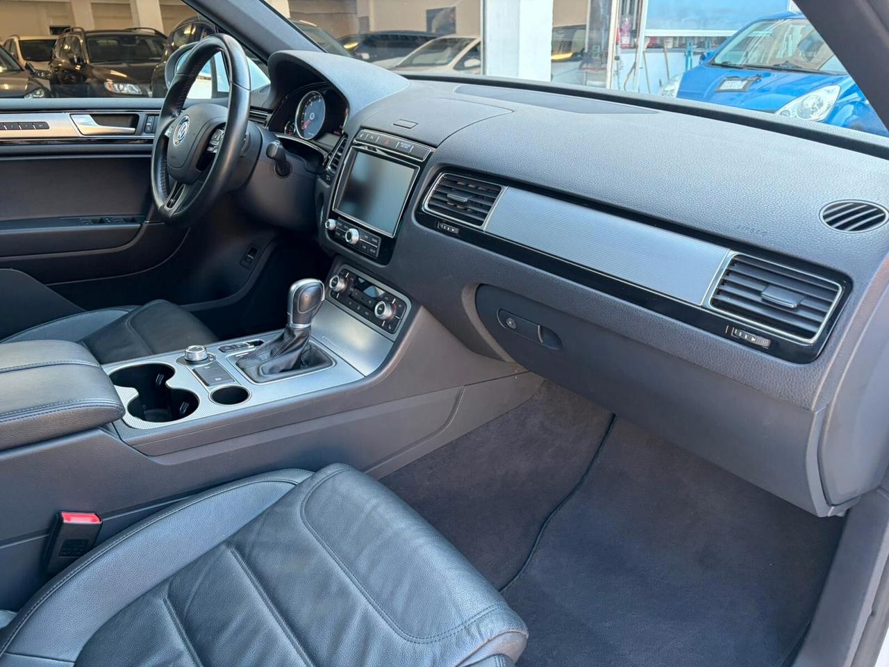 Volkswagen Touareg 3.0 TDI 204 CV tiptronic R-LINE*EURO6*FULL