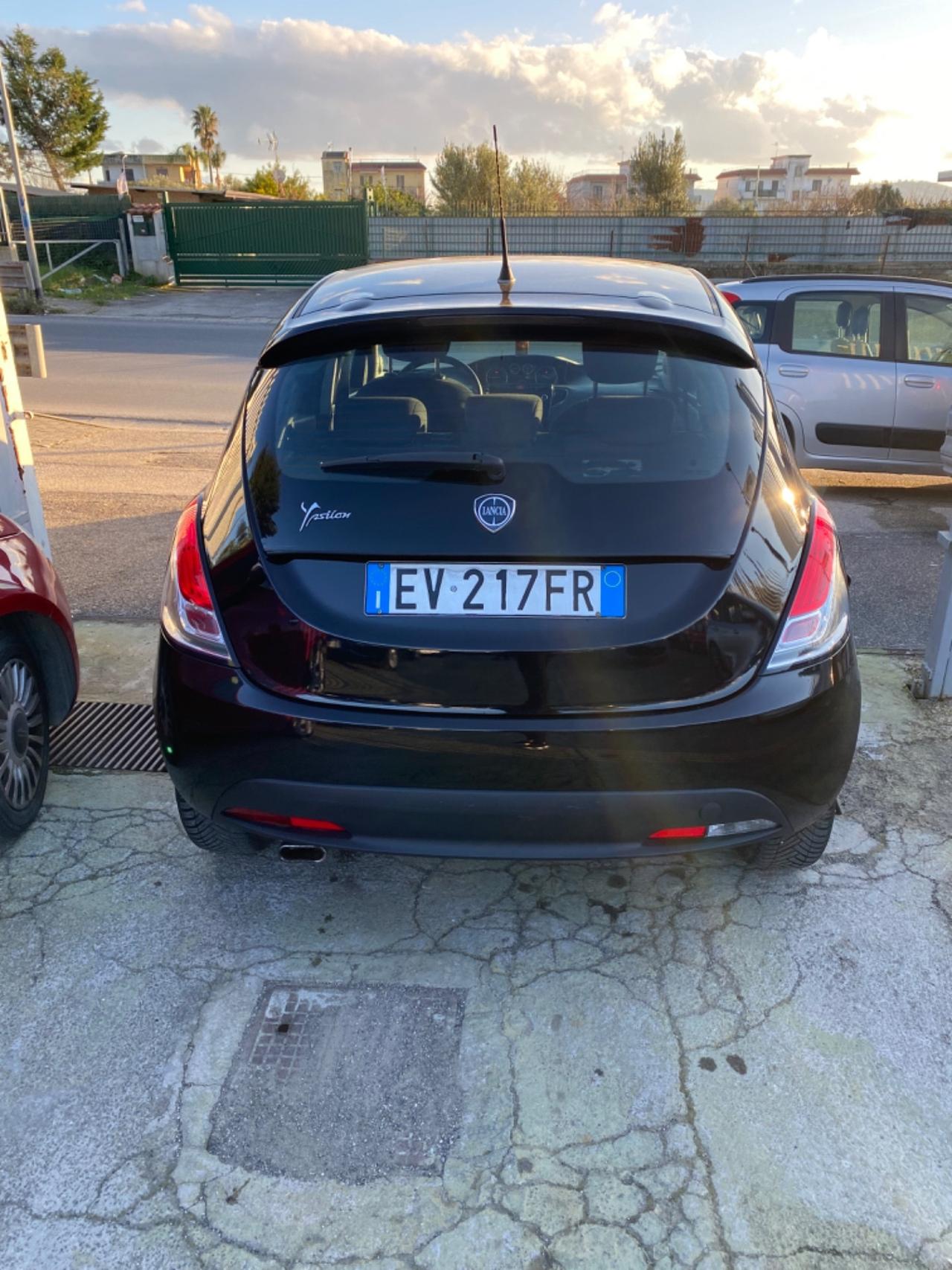 Lancia Ypsilon 1.2 69 CV 5 porte GPL Ecochic Silver