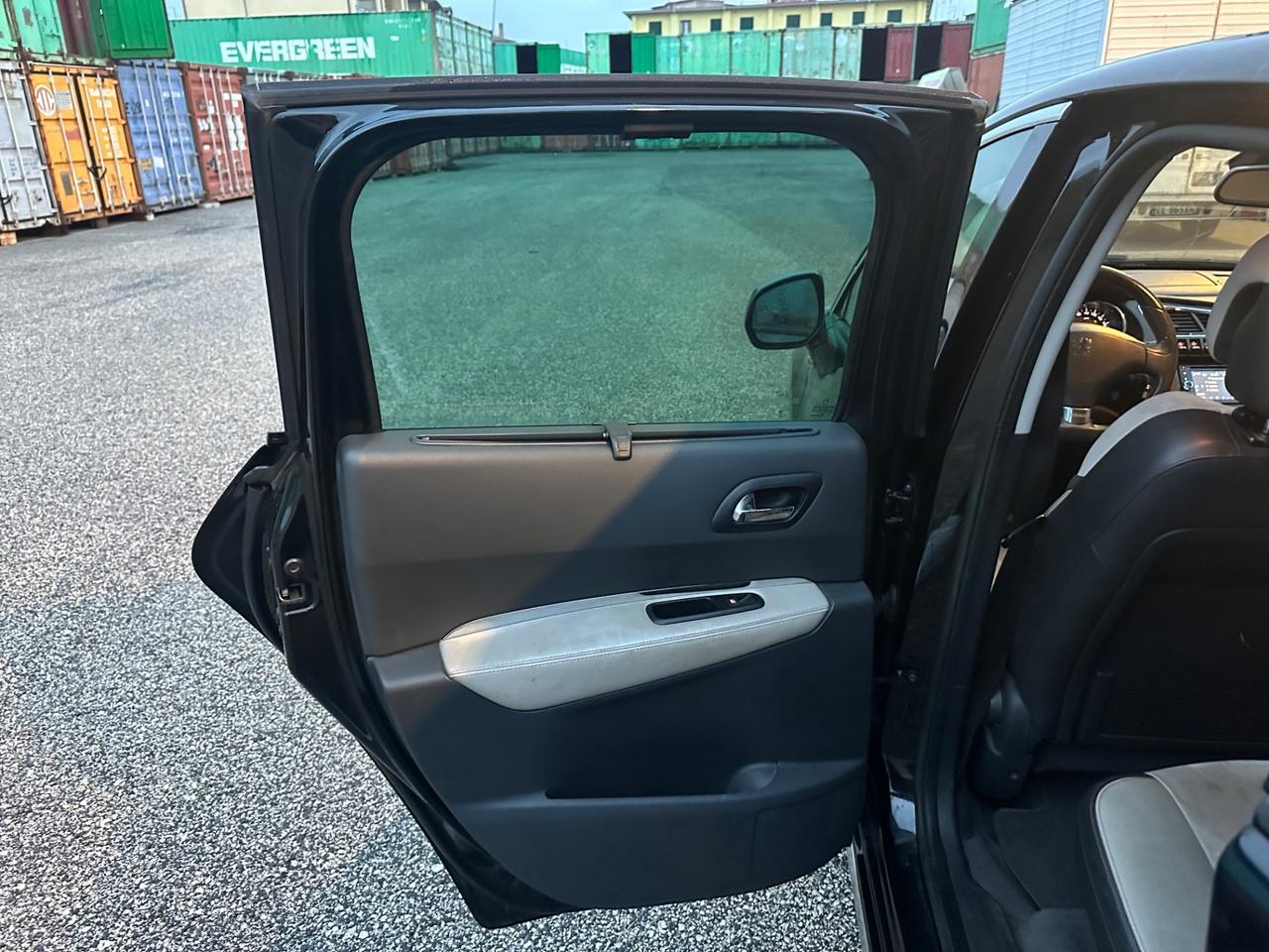 Peugeot 3008 1.6 HDi 115CV Business