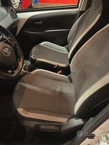 TOYOTA AYGO 1.0VVT-i 72ch X-PLAY
