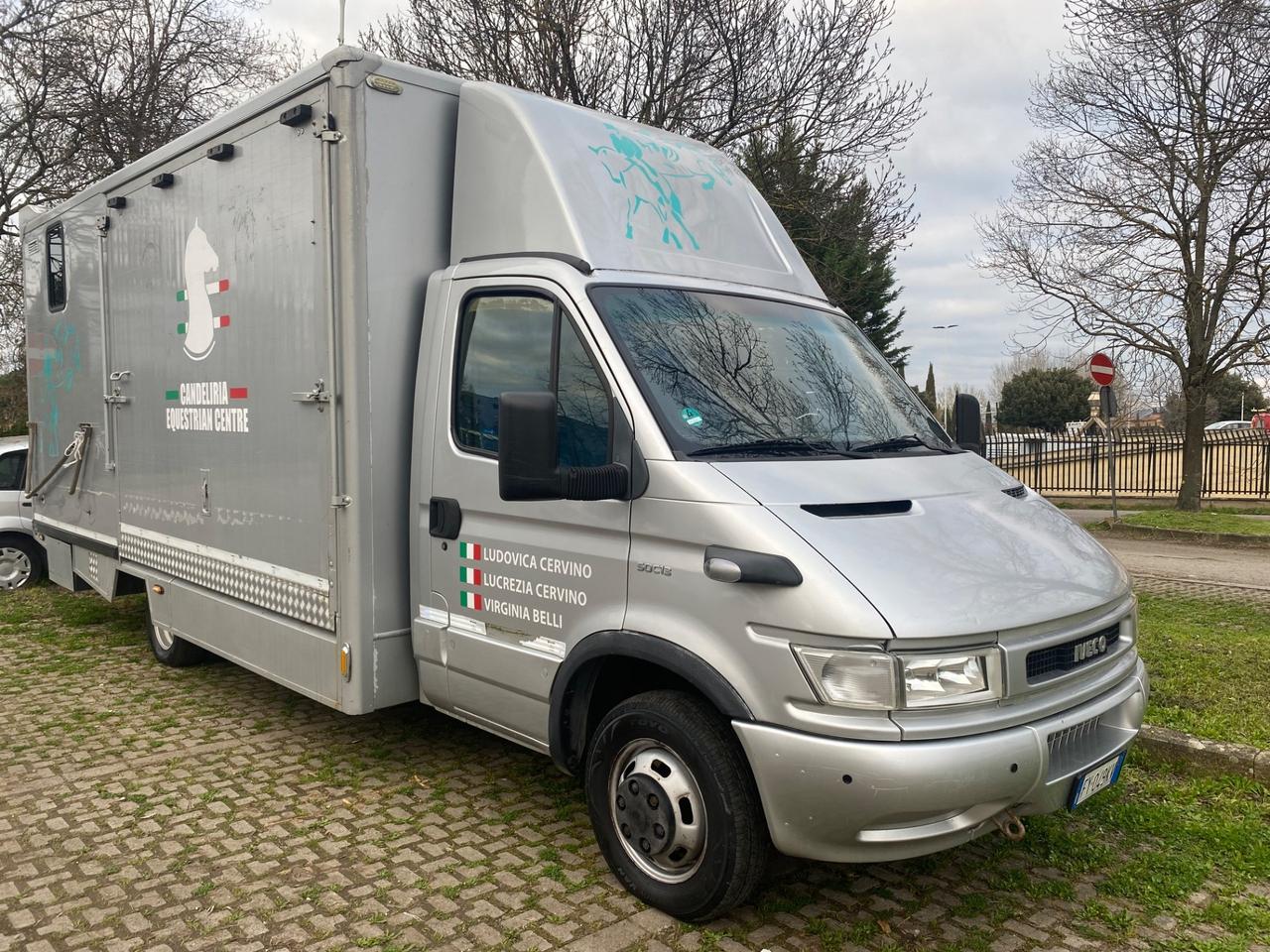 Iveco Daily 50 C11 trasporto per 3 cavalli patente B
