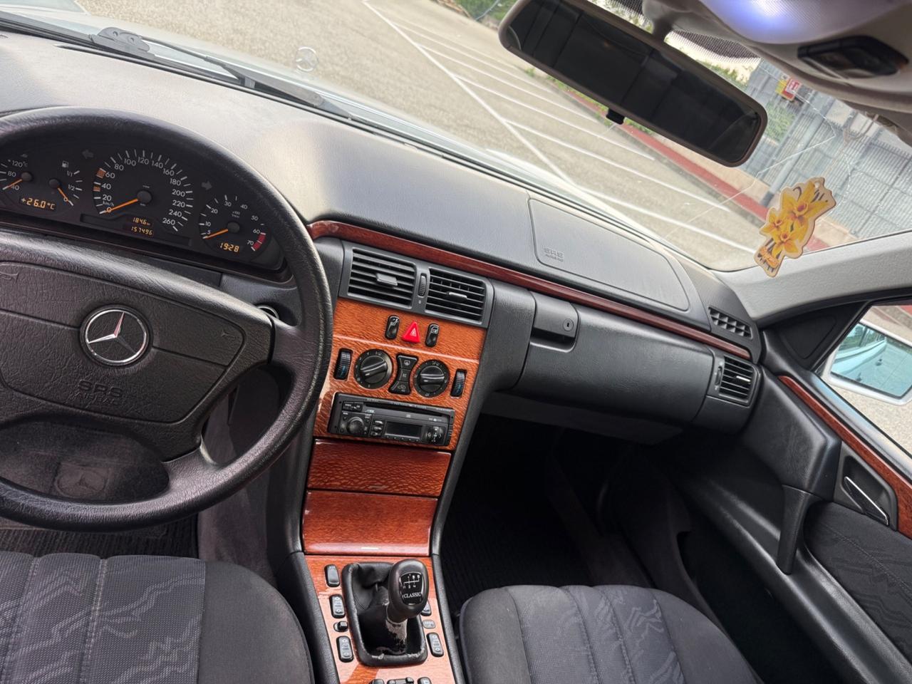 Mercedes-benz E 200 cat Classic