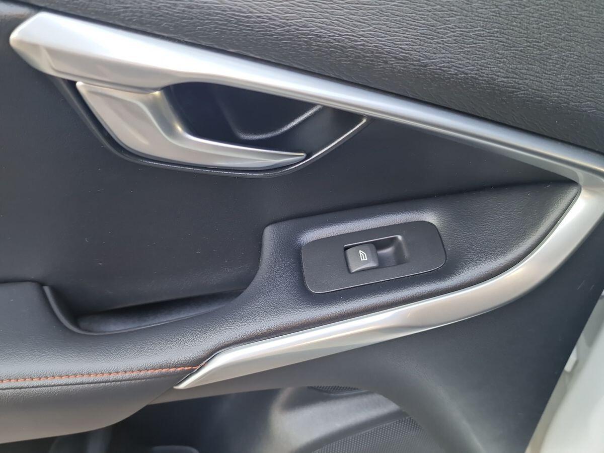 VOLVO V40 CROSS COUNTRY 2.0