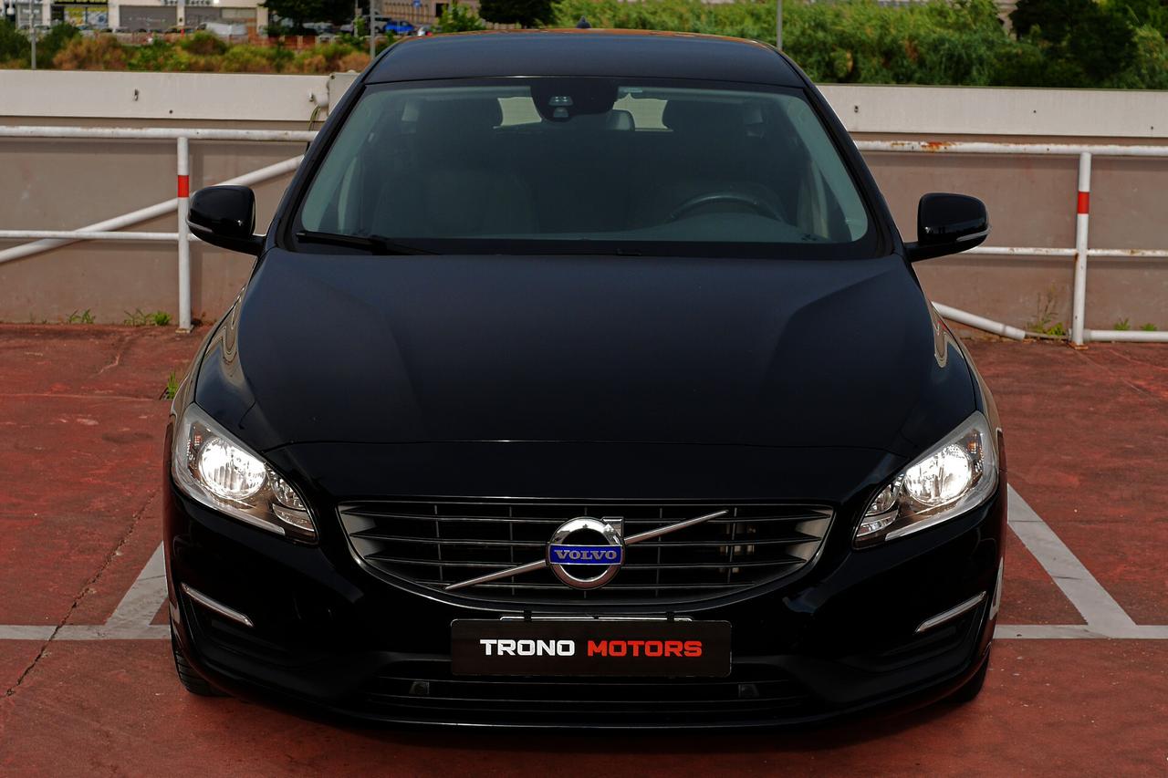 Volvo V60 D2 R-design