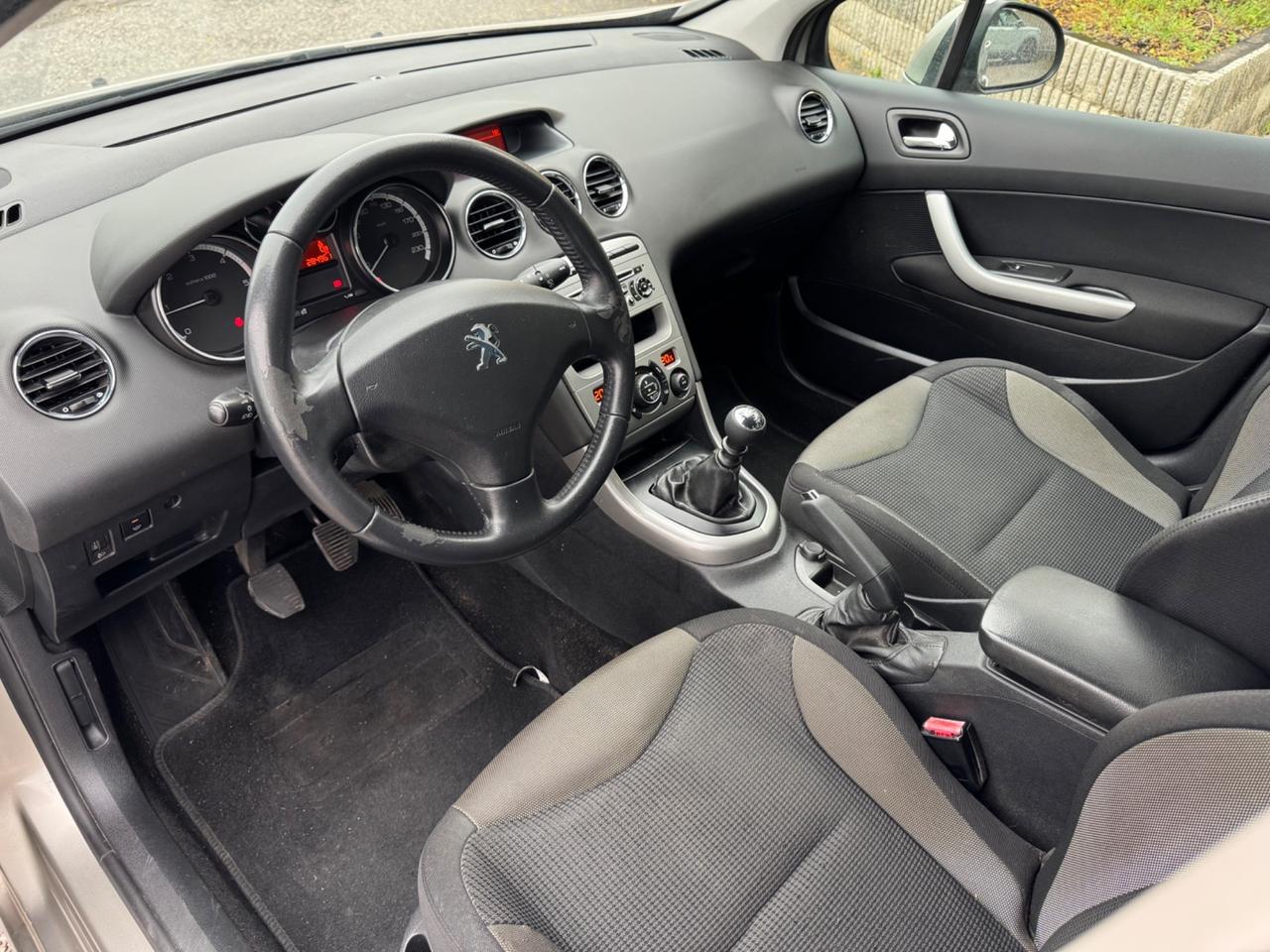 Peugeot 308 1.6 e-HDi 112CV Neopatentati