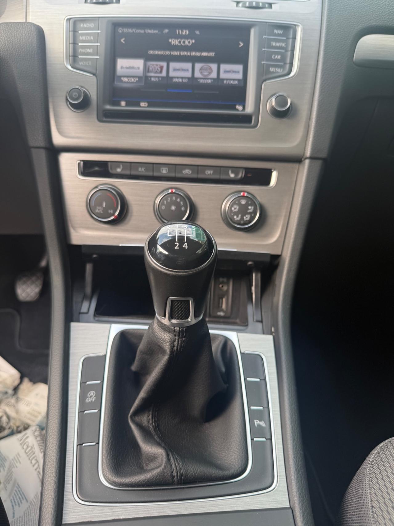 Volkswagen Golf 5p 1.6 tdi 110cv NAVI,APP CONNECT,SEDILI RISCALD.ATISENSORI DI PARCHEGGIO,DISTRIBUZIONE FATTA 10/25