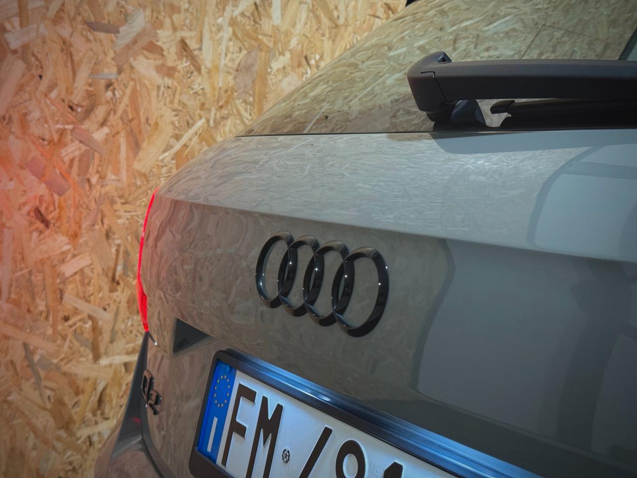 Audi Q2 1.6 TDI S line IDENTITY BLACK