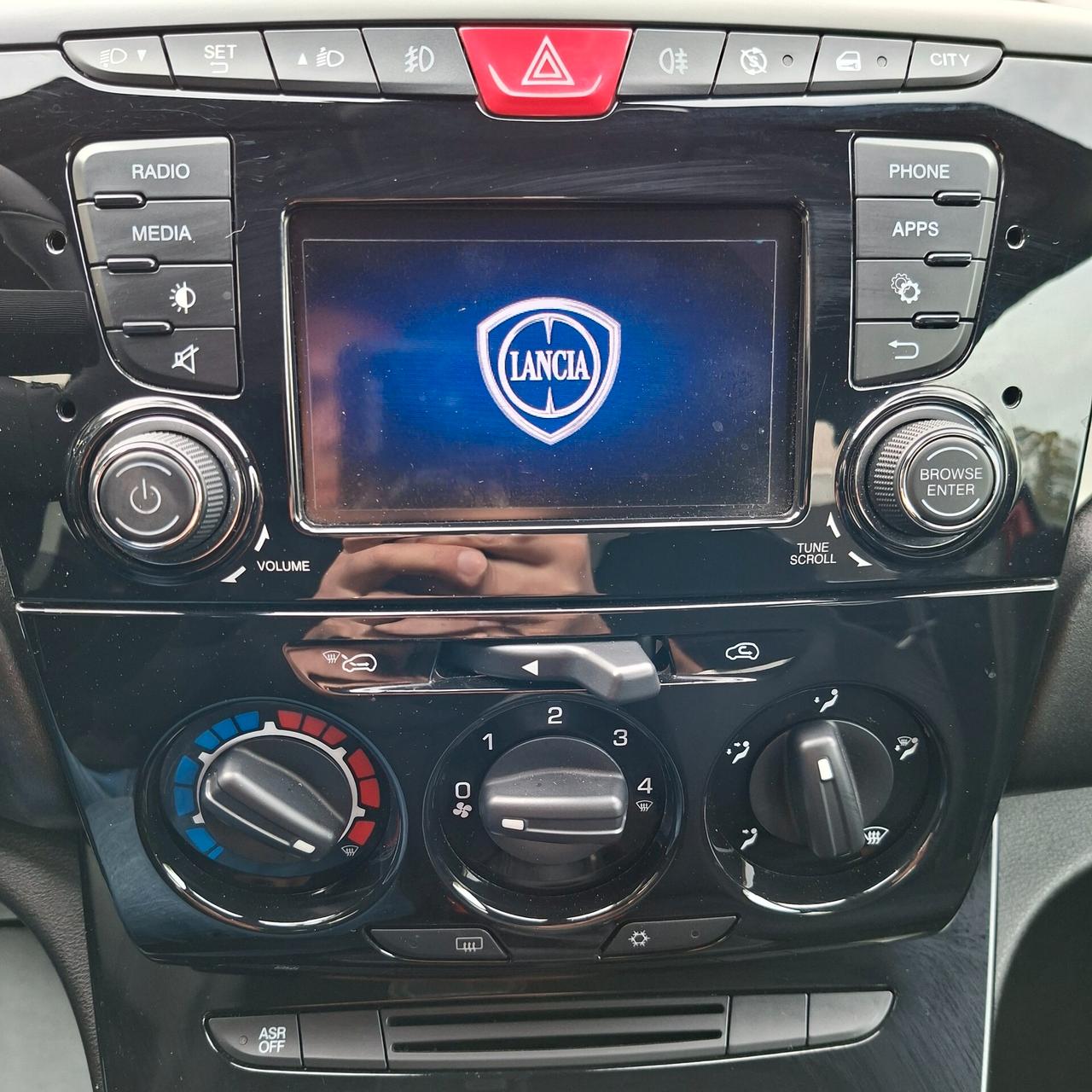 Lancia Ypsilon 1.0 Bz 70 Cv Hybrid Gold