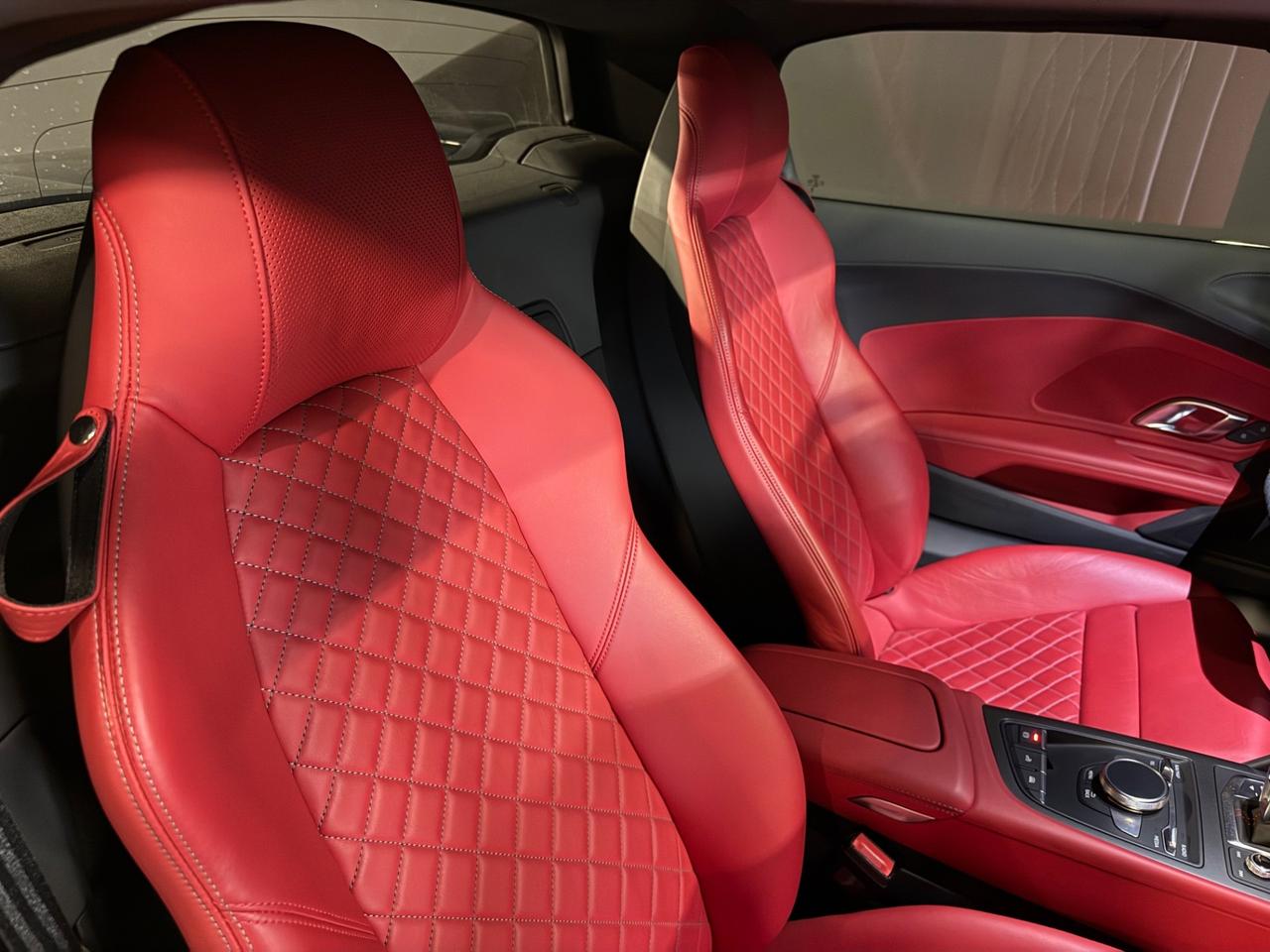 Audi R8 Spyder V10 RWD S tronic performance