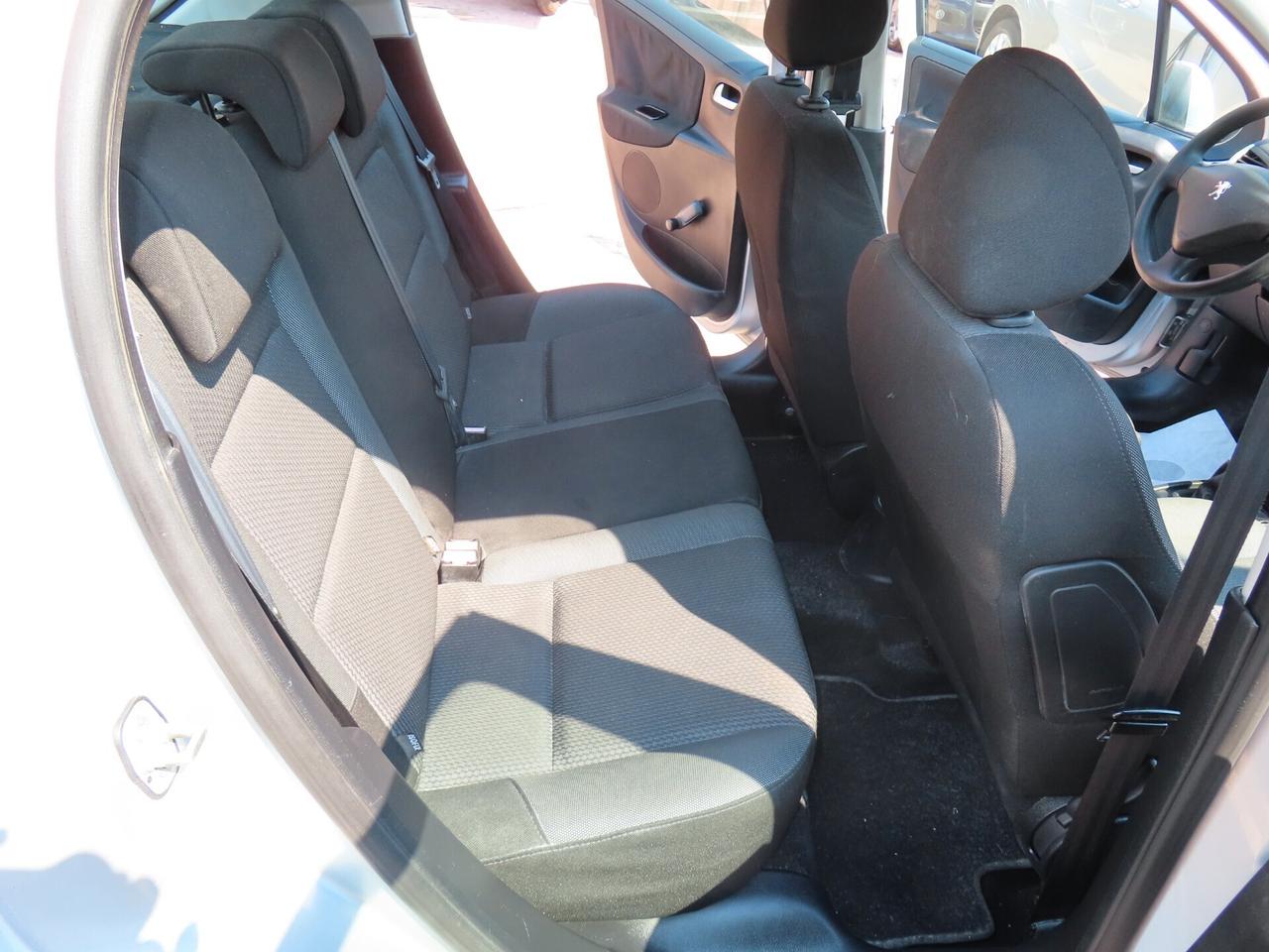 Peugeot 207 1.6 HDi 90 CV 100.000 KM CERT 2010