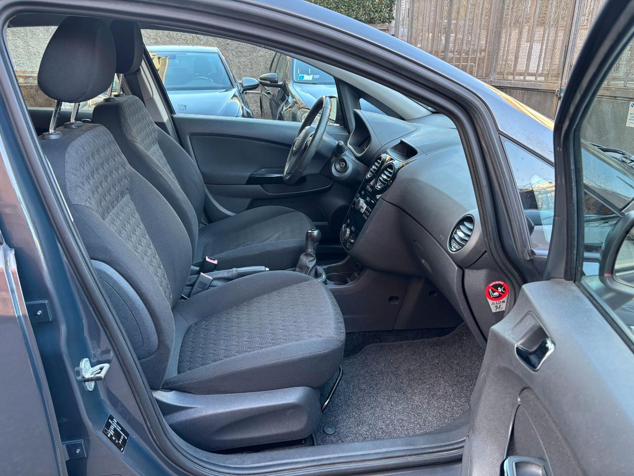 Opel Corsa 1.2 5 porte UNIPROPRIETARIO PNEUMATICI NUOVI