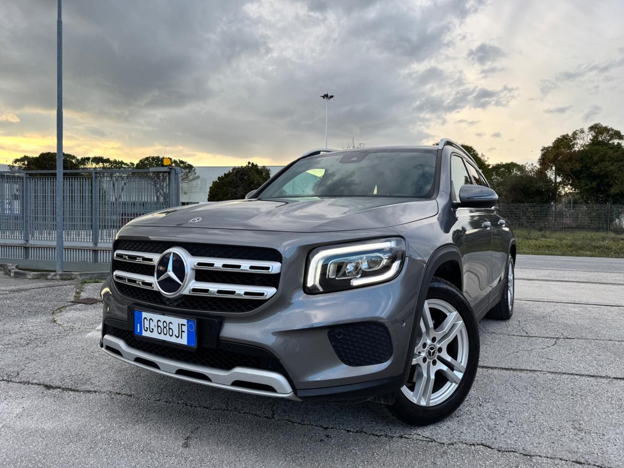 MERCEDES GLB 180d Sport - Luci Ambient Navi 18