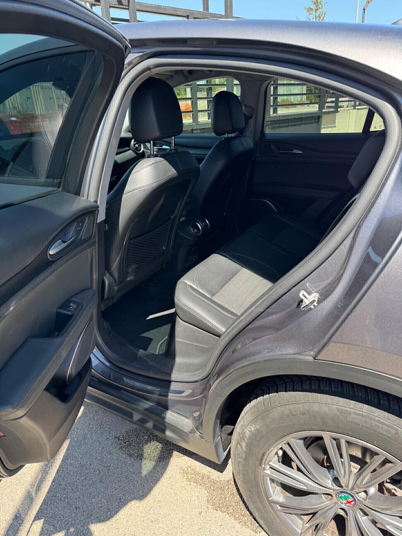 Alfa Romeo Stelvio 2.2 Turbodiesel 180 CV AT8 Q4 Business