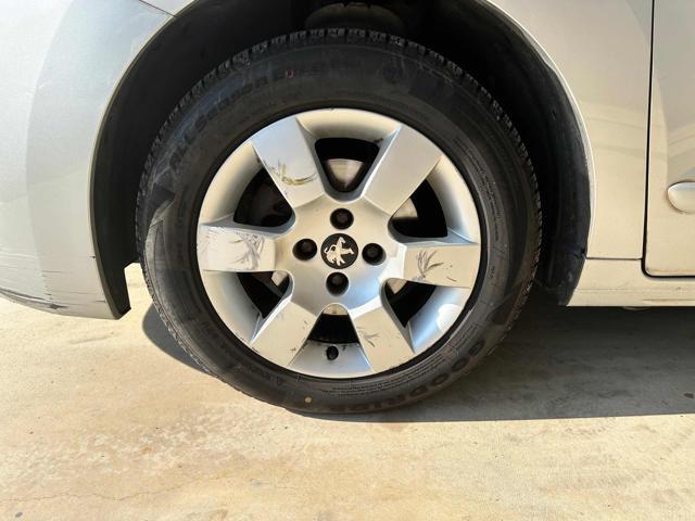 PEUGEOT 5008 1.6 HDi 115CV Business 7 POSTI FARI FENDINEBBIA
