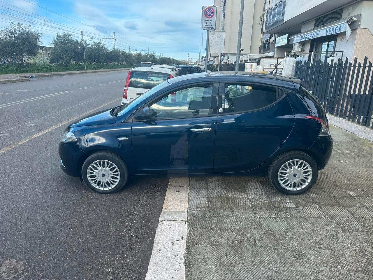 Lancia Ypsilon 1.2 69 CV 5 porte GPL Ecochic Gold