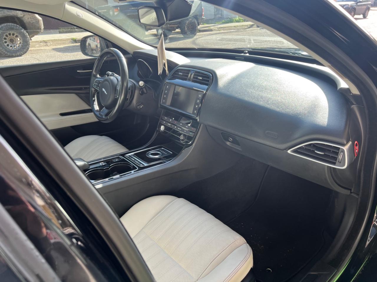 Jaguar XE 2.0 D Turbo aut. Portfolio