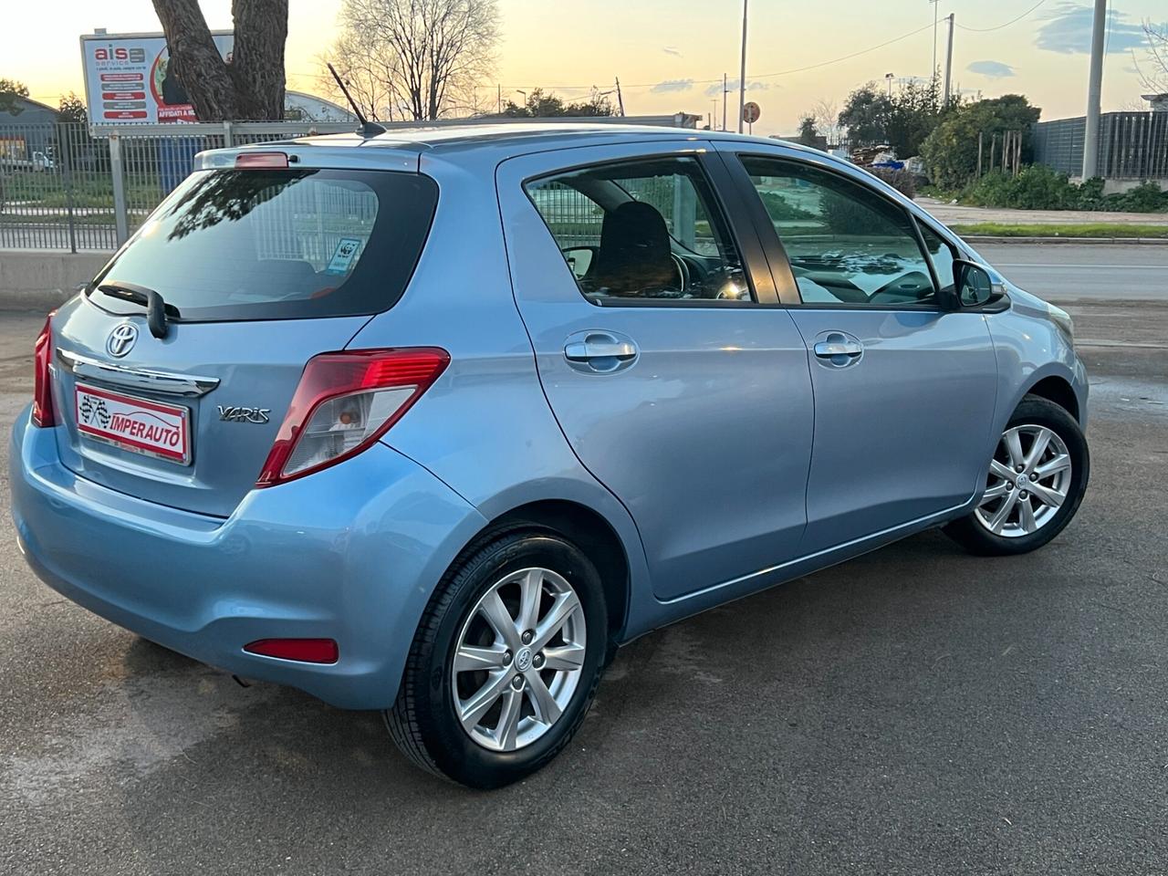 Toyota Yaris 1.0 5 porte Active Tagliandata