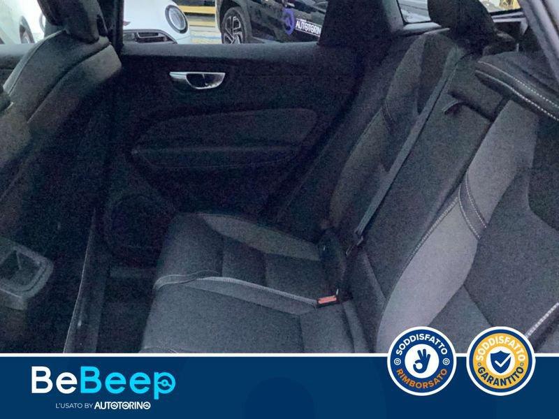 Volvo XC60 2.0 B4 PLUS DARK AUTO