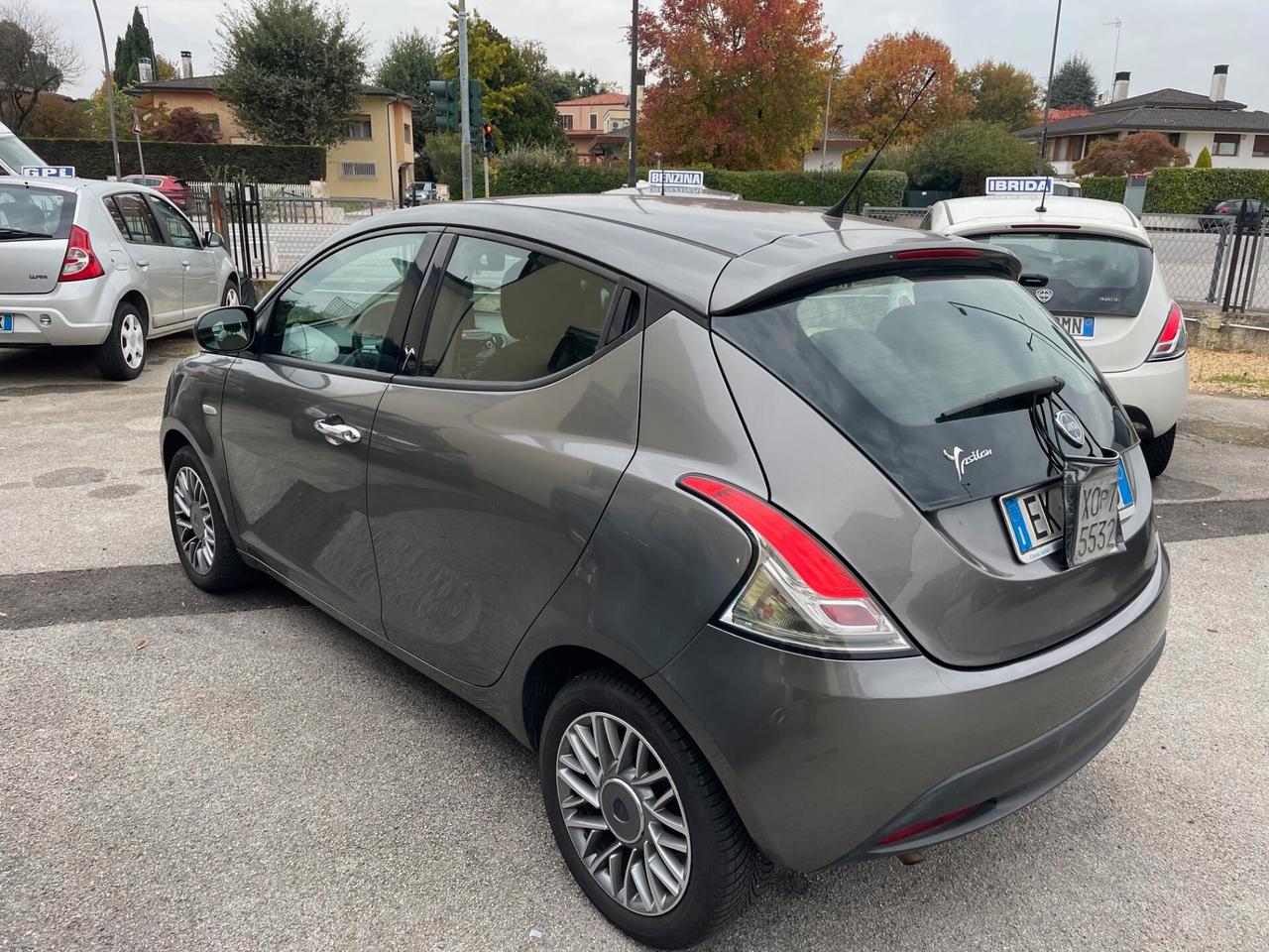 Lancia Ypsilon 1.2 69 CV 5 porte Silver