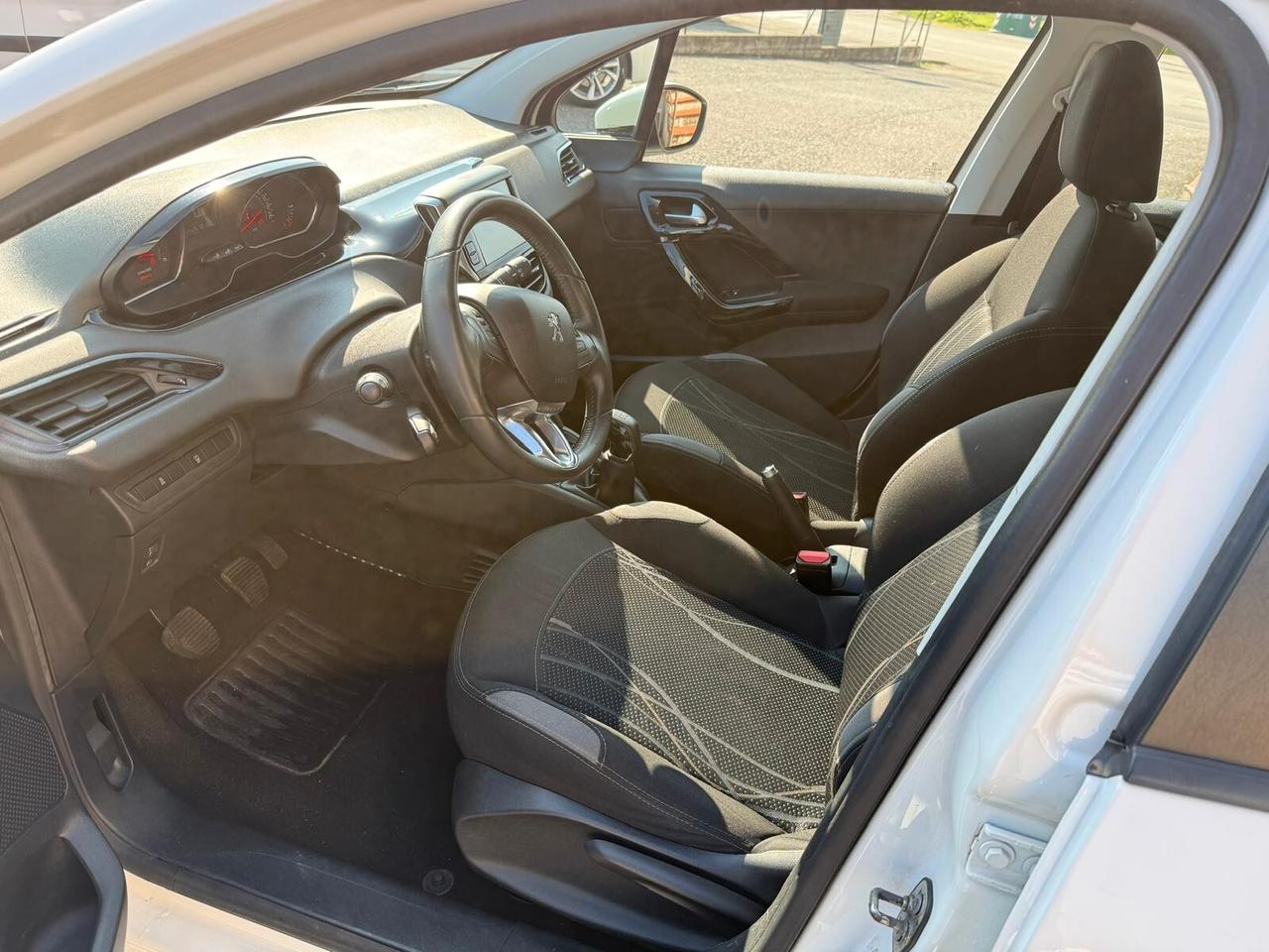 Peugeot 208 1.4 HDi 68 CV 5 porte Allure